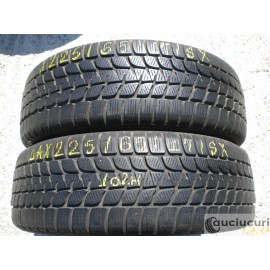 Cauciucuri 225/65/17 Bridgestone pentru iarna 2 bucati semi-noi